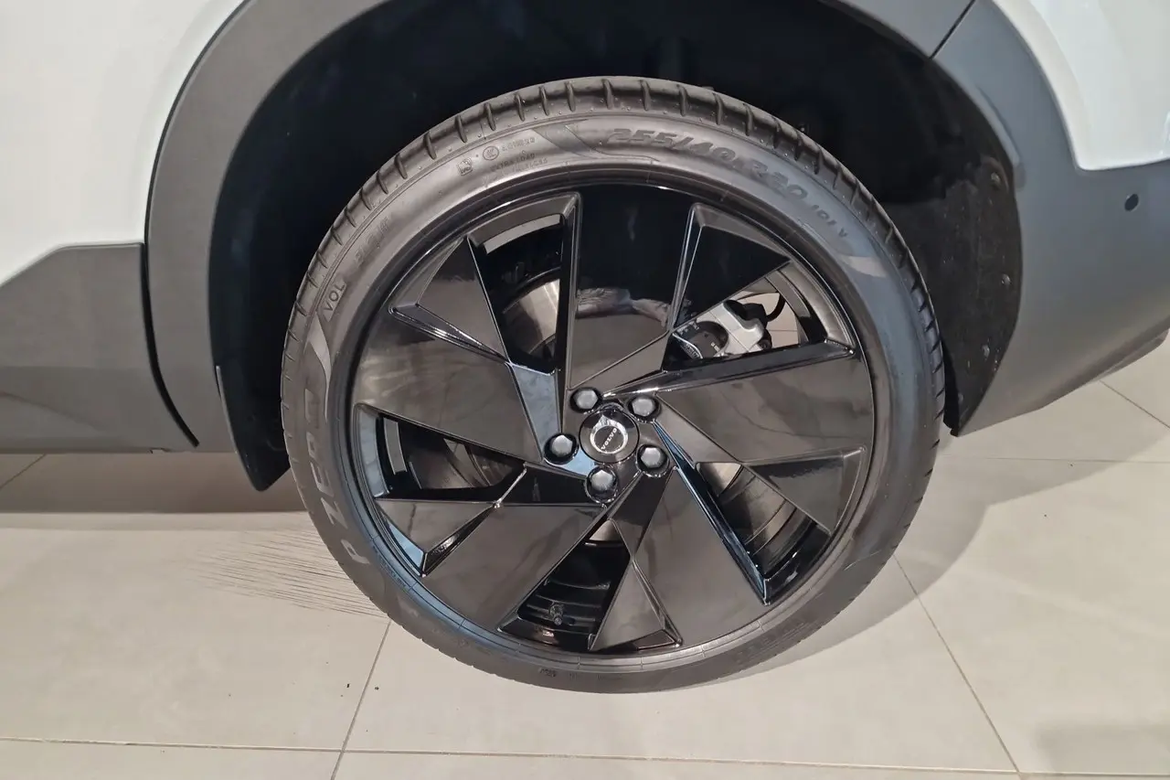 Volvo EX40 2026
