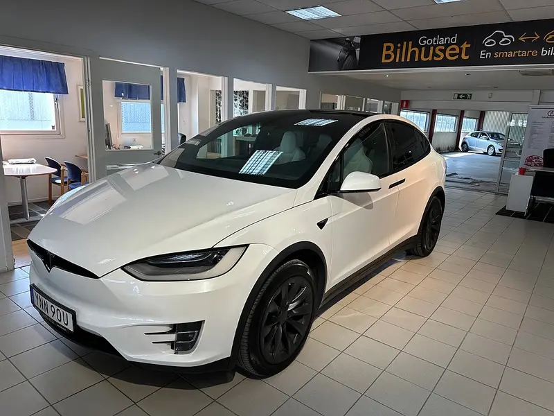 Tesla Model X 2020