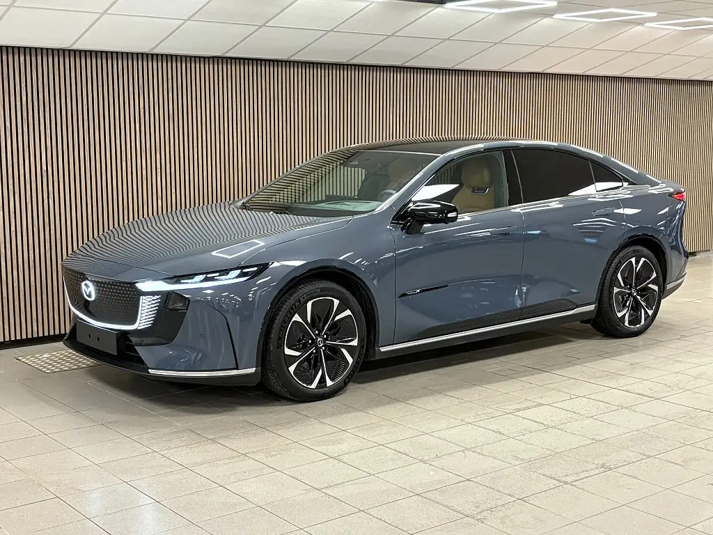 Mazda 6e 2025