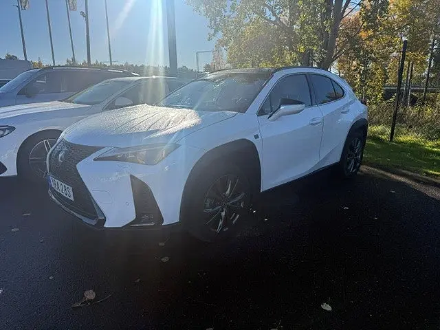 Lexus UX 2023
