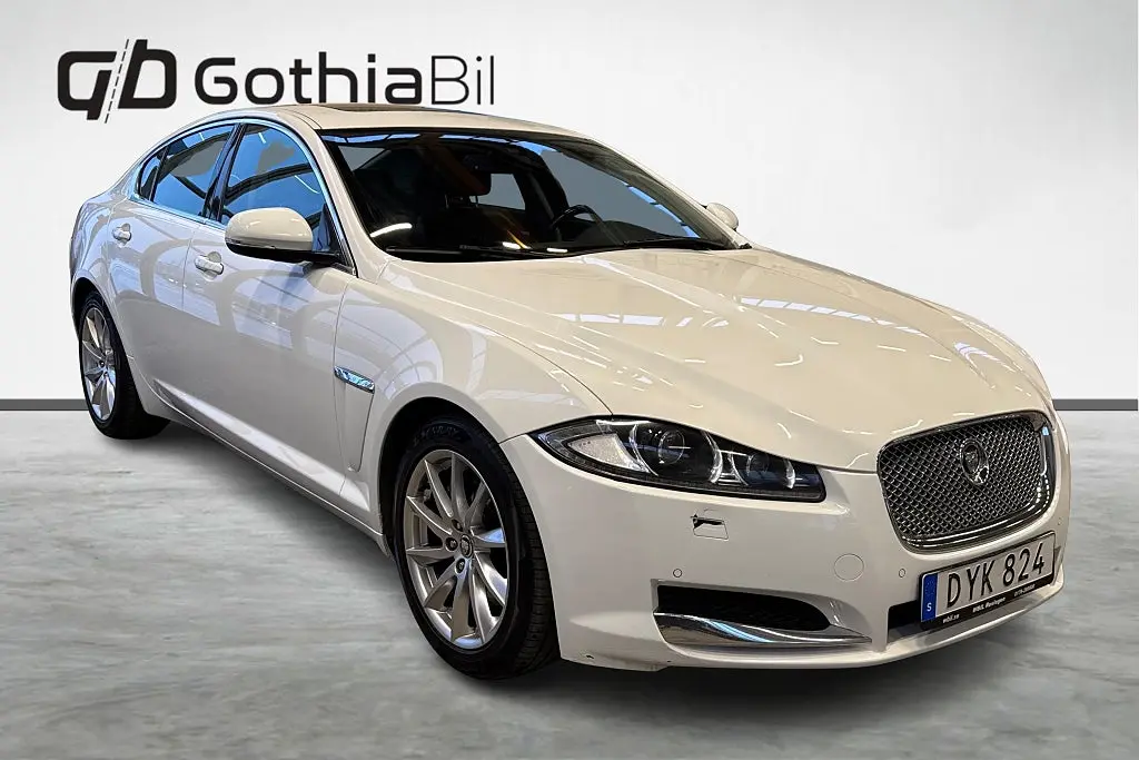 Jaguar XF 2012