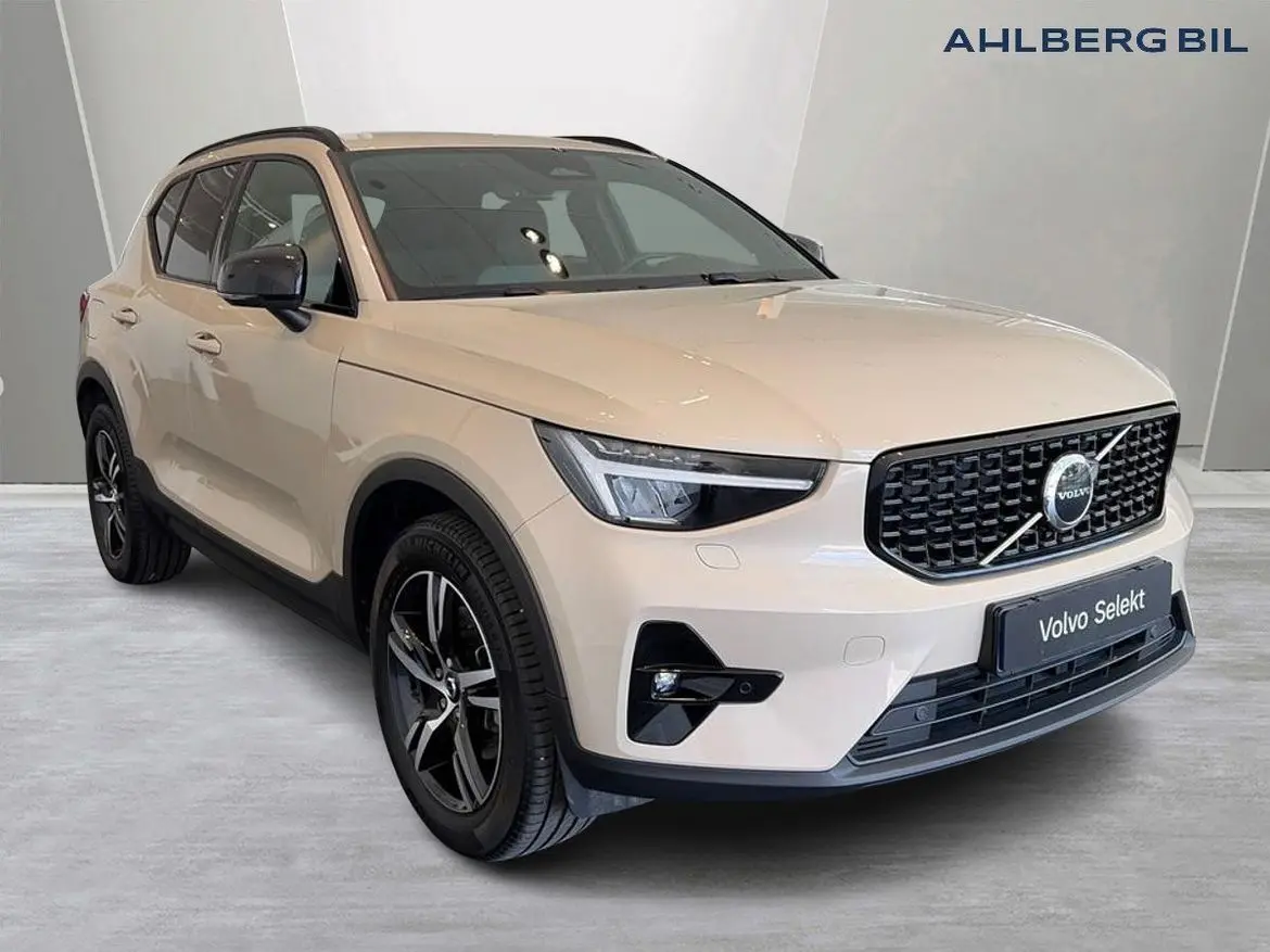 Volvo XC40 2025