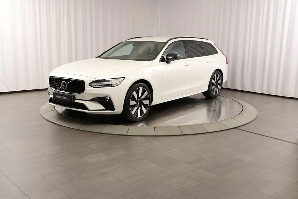Volvo V90 2025