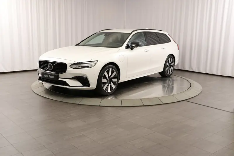 Volvo V90 2025