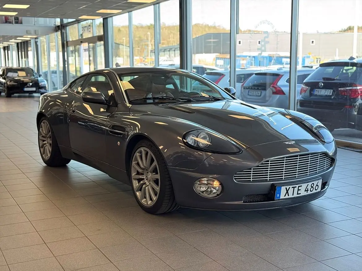 Aston Martin Vanquish 2003