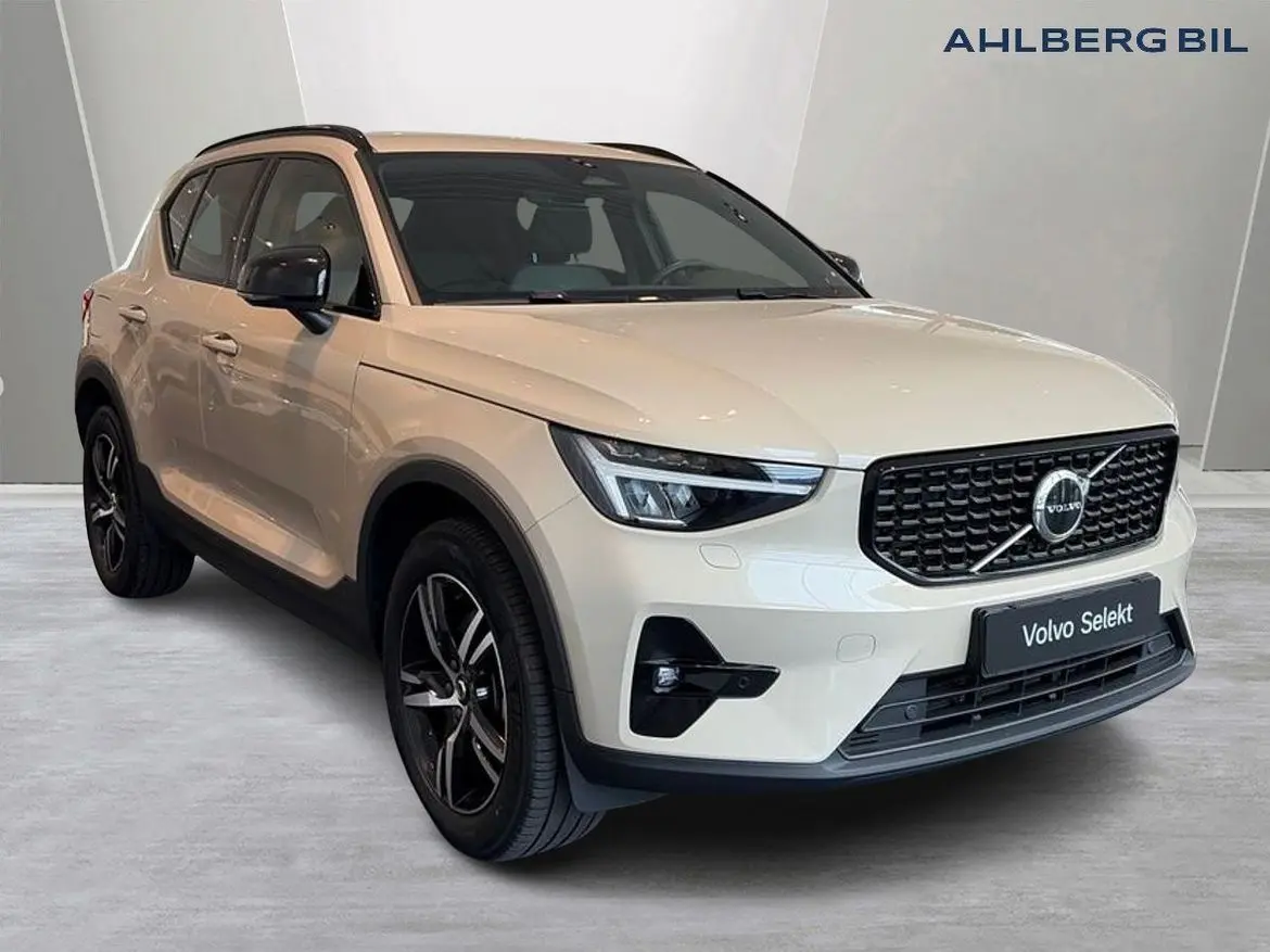 Volvo XC40 2025