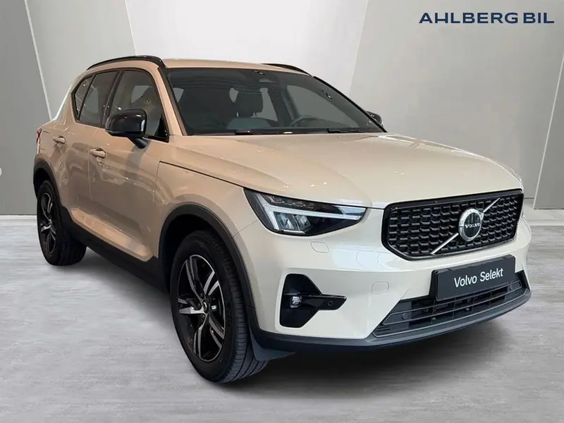 Volvo XC40 2025