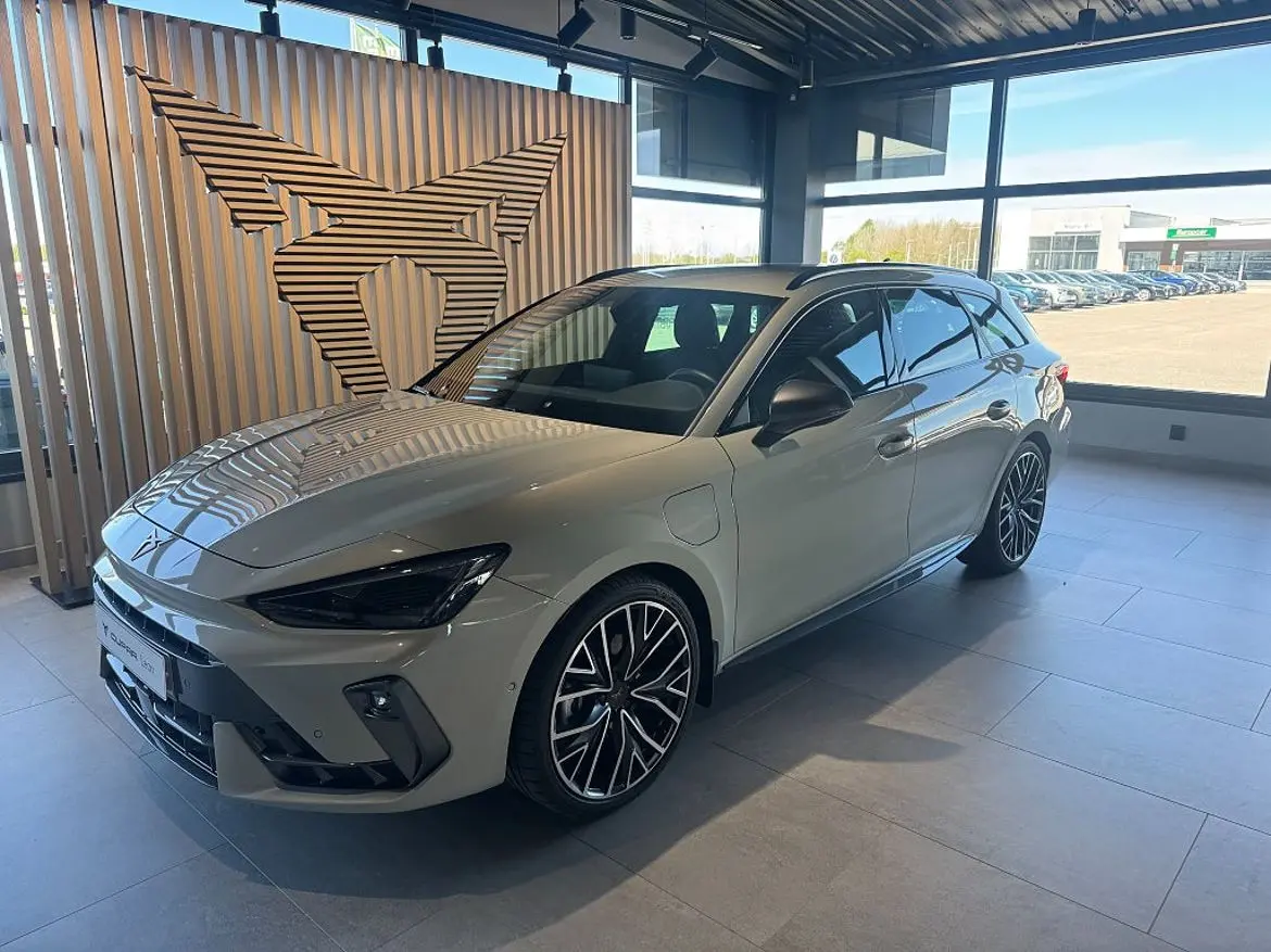 CUPRA Leon 2025