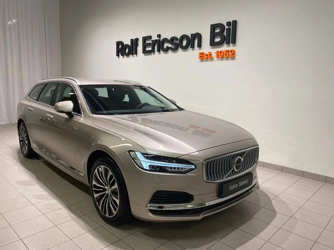 Volvo V90 2025