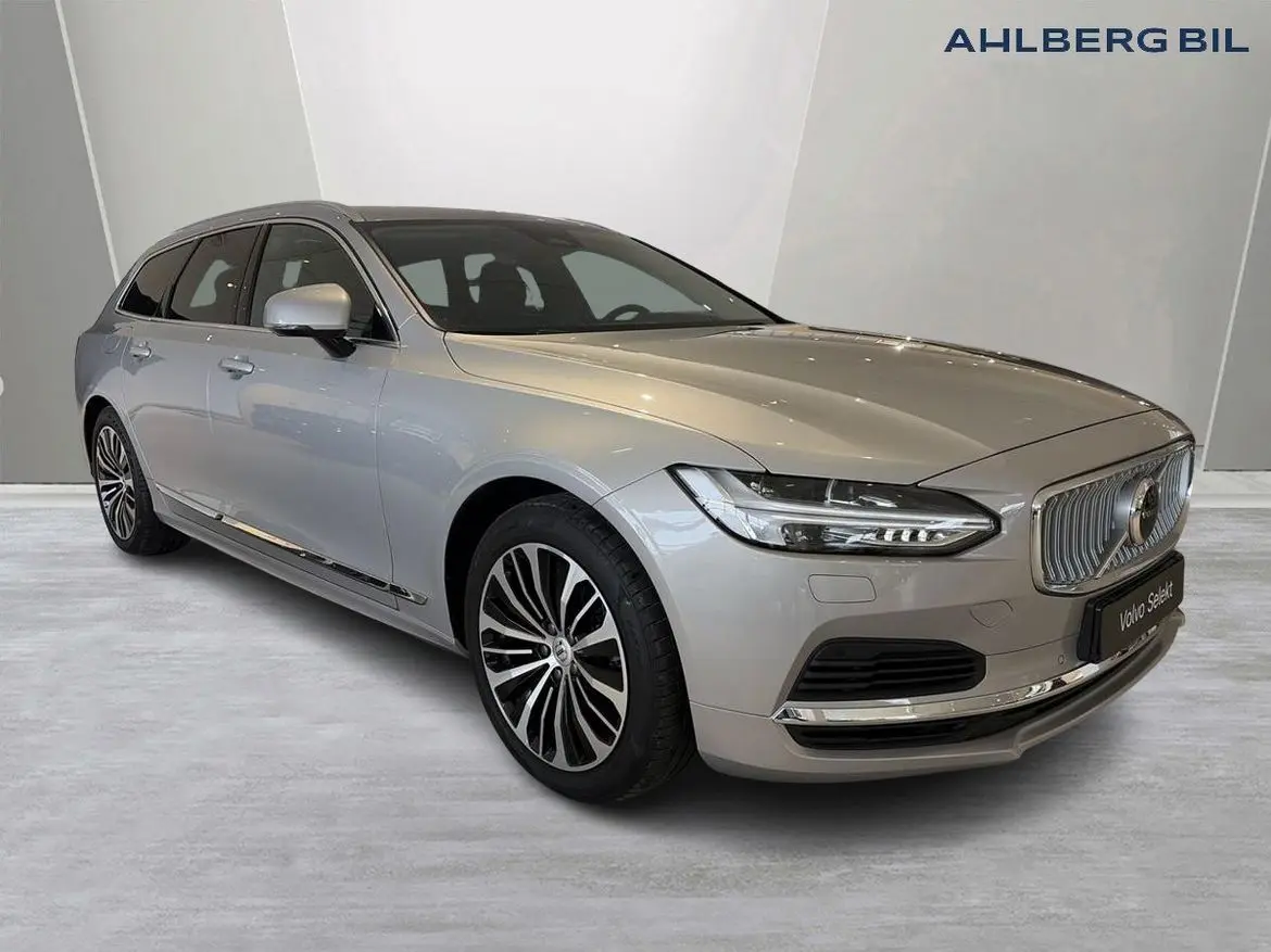 Volvo V90 2025