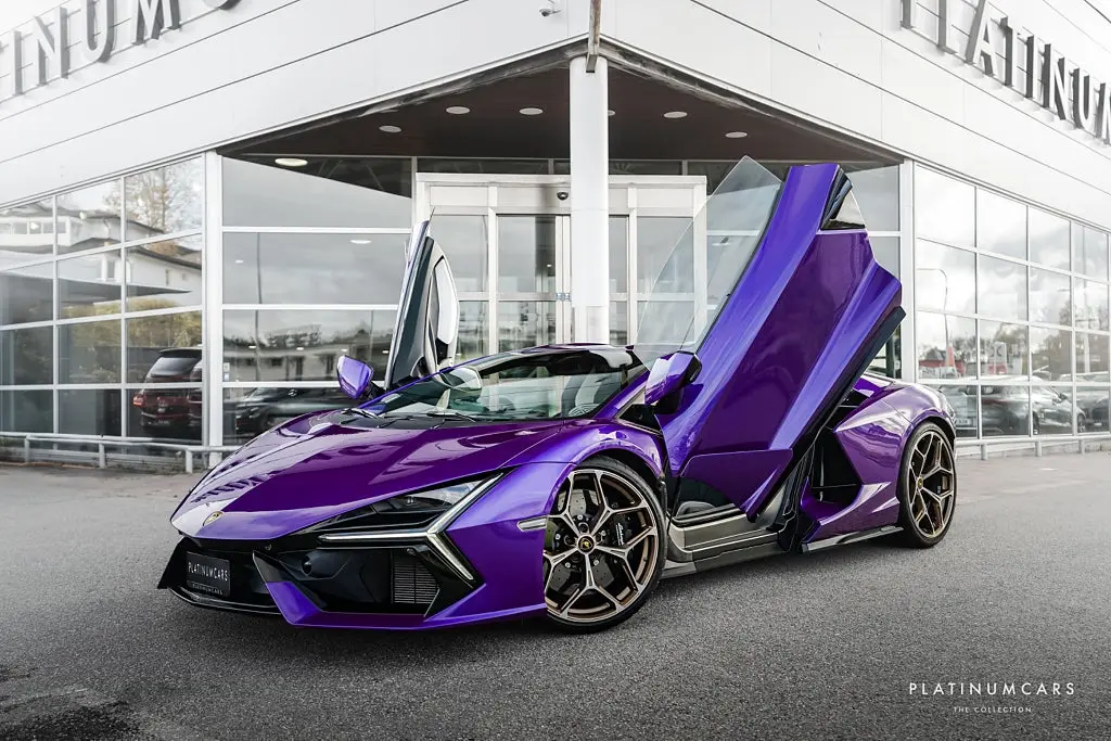 Lamborghini Revuelto 2024
