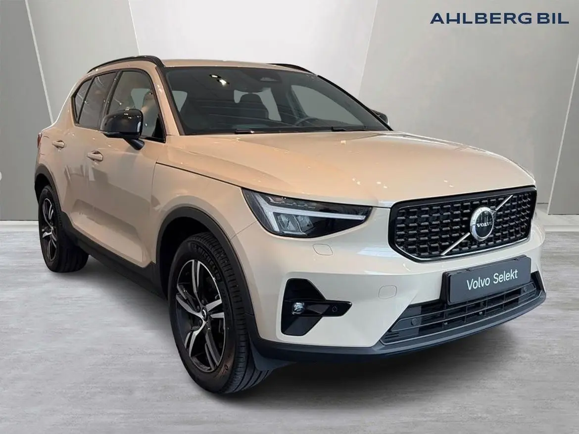 Volvo XC40 2025