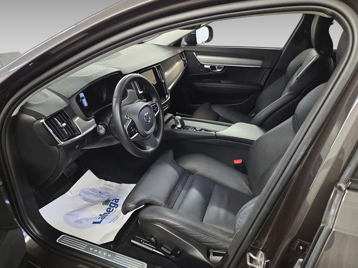 Volvo V90 2024