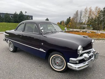 Ford Deluxe