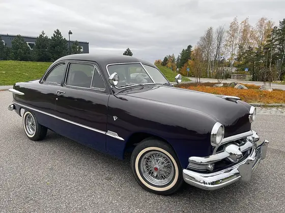 Ford Deluxe