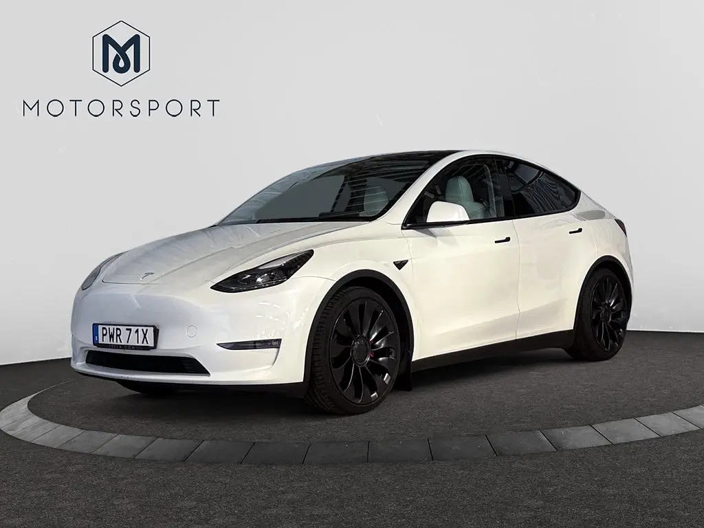 Tesla Model Y 2024