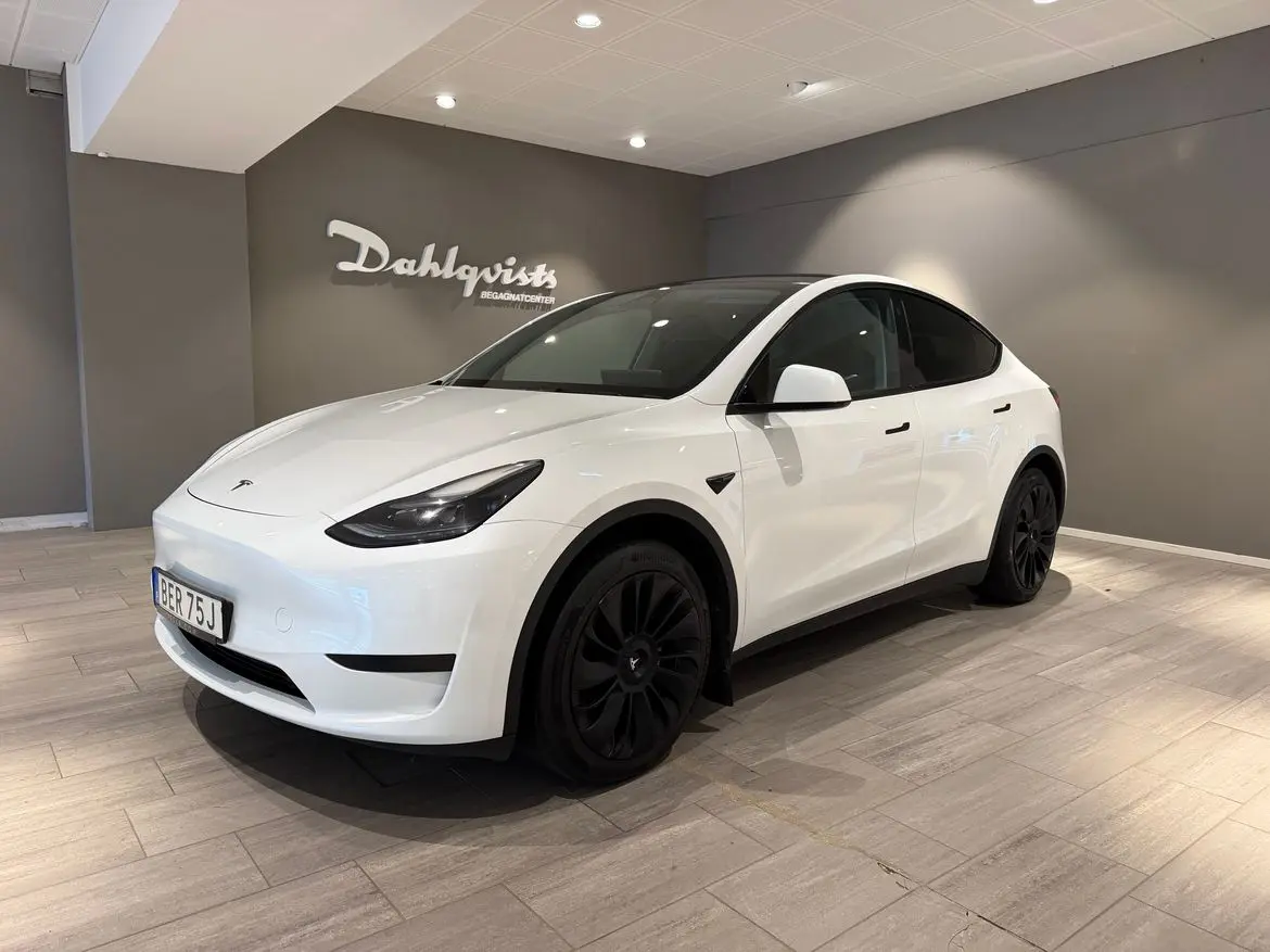 Tesla Model Y 2023