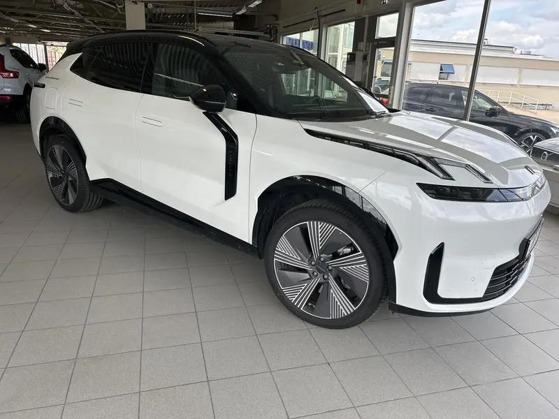 Lynk & Co 08 2025