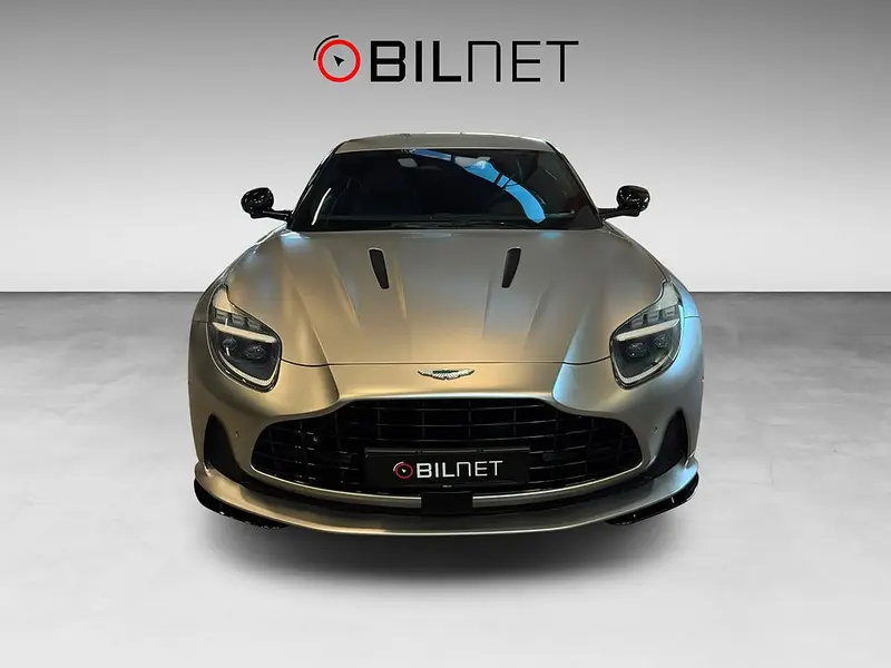 Aston Martin DB12 2024