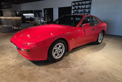 Porsche 944