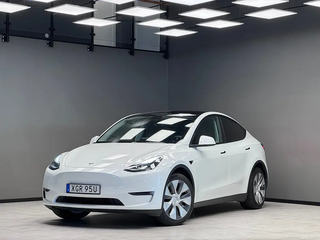 Tesla Model Y 2024