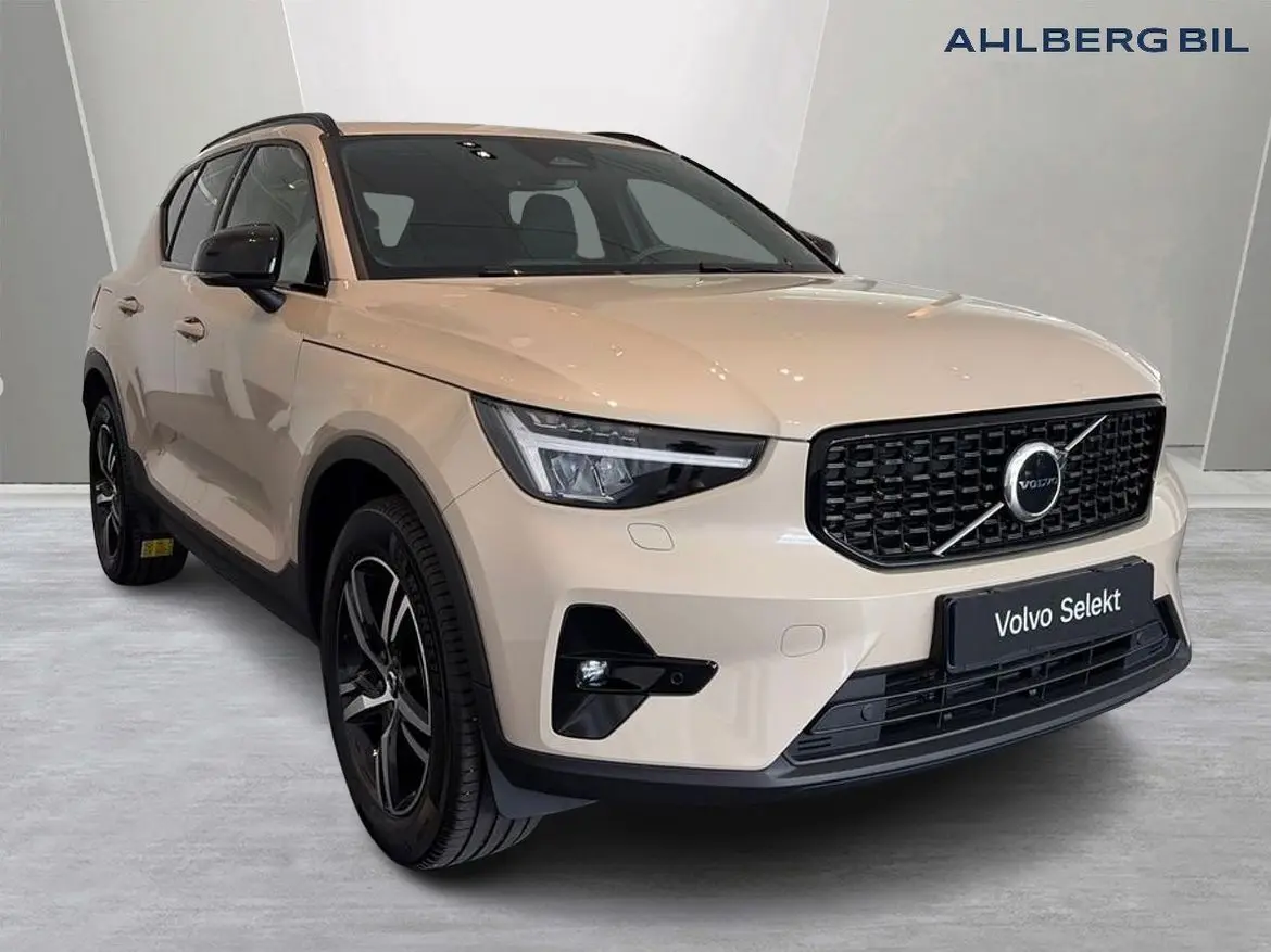 Volvo XC40 2025