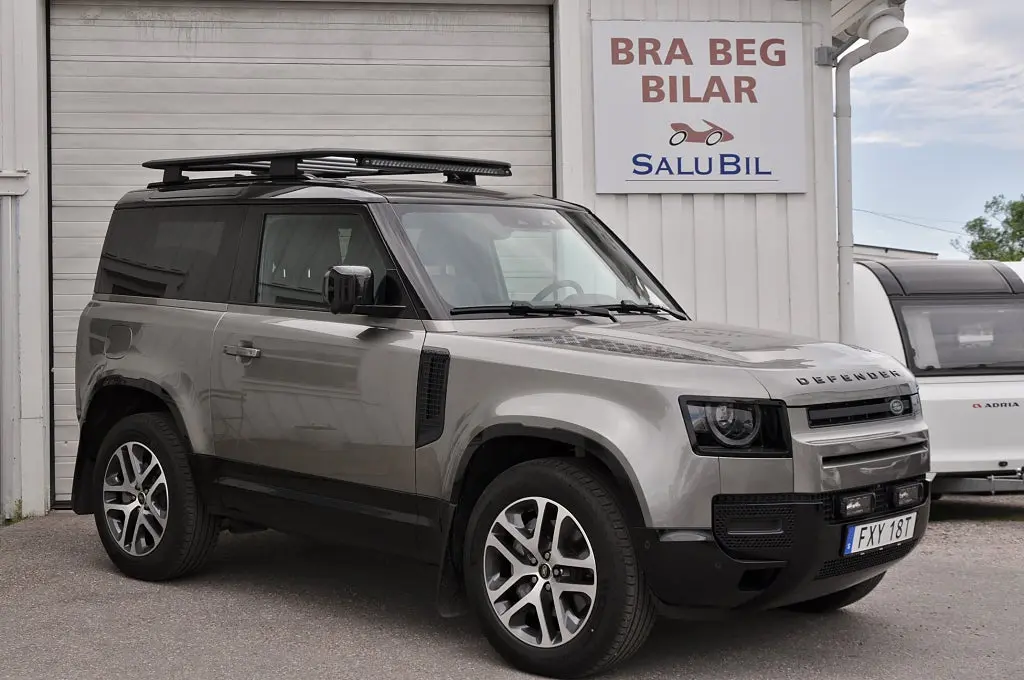 Land Rover Defender 2025