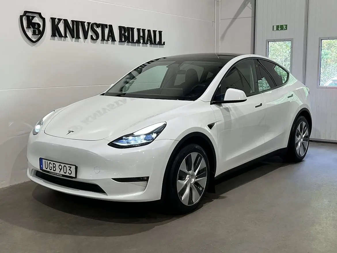 Tesla Model Y 2024