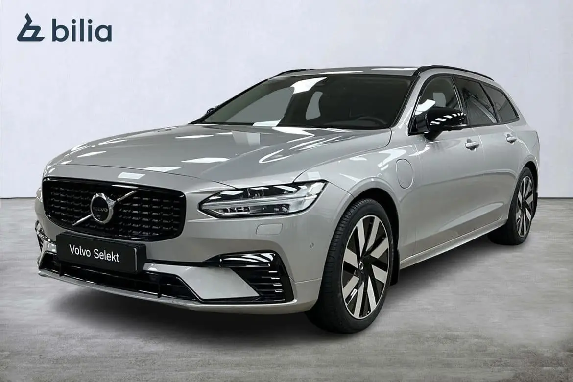 Volvo V90 2025