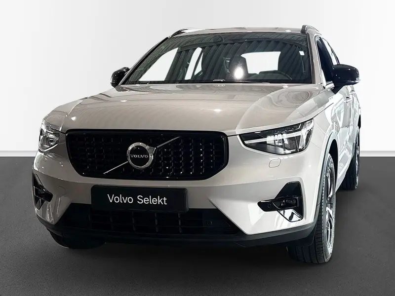 Volvo XC40 2025