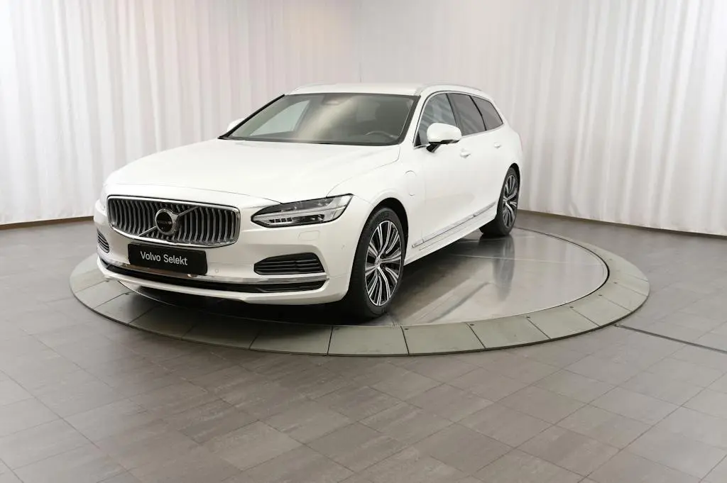 Volvo V90 2023