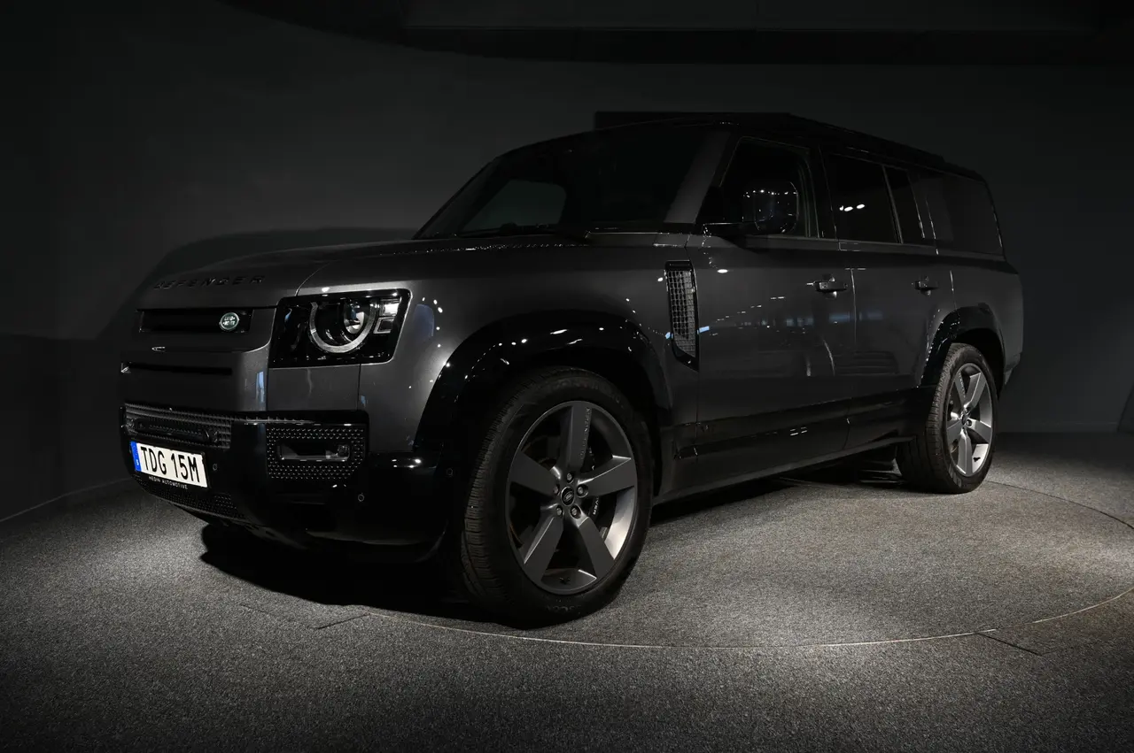 Land Rover Defender 2024