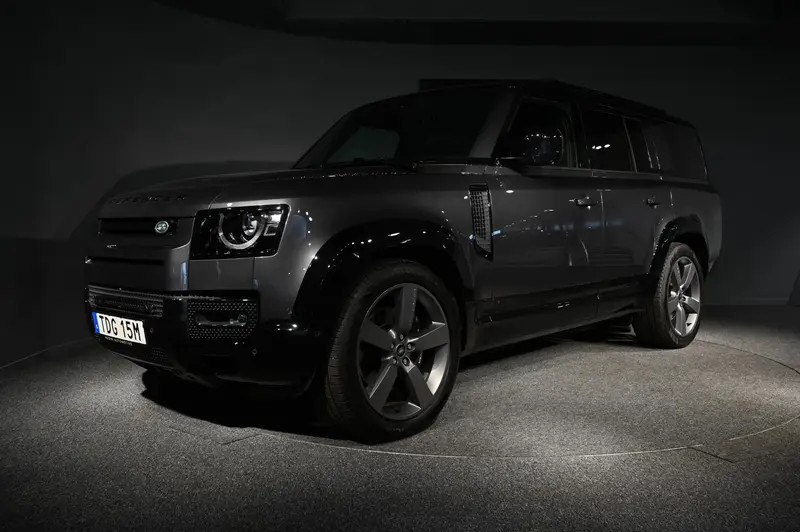 Land Rover Defender 2024