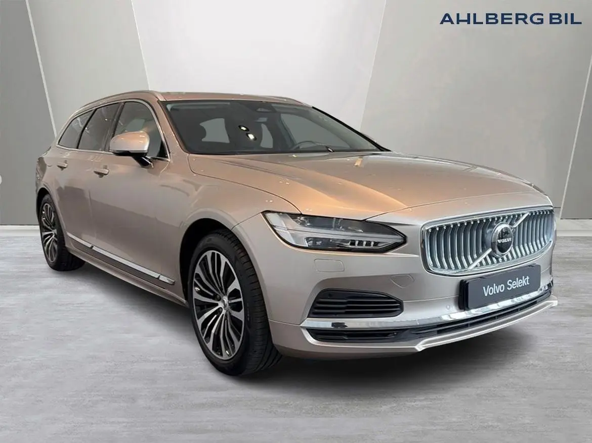 Volvo V90 2025