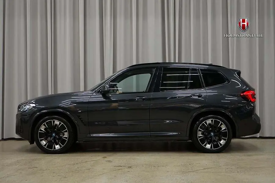 BMW iX3 2025