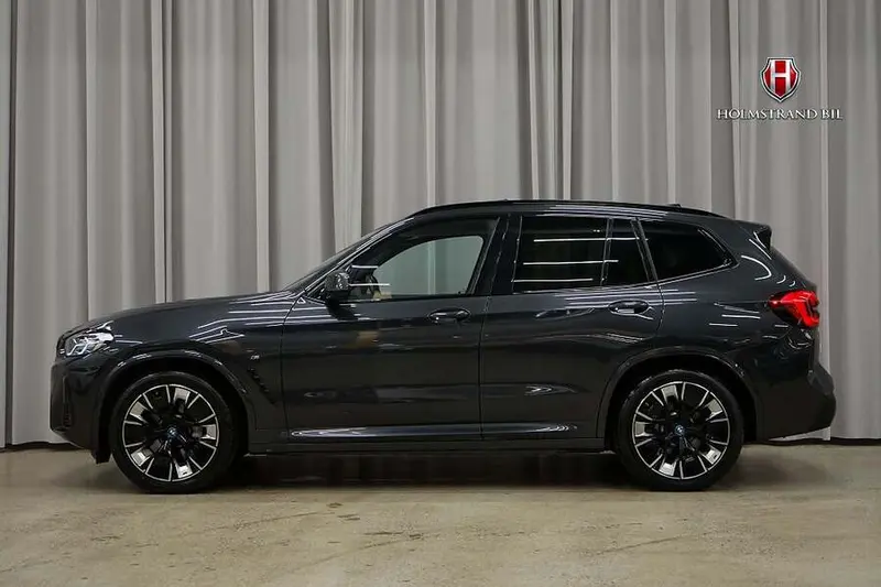 BMW iX3 2025