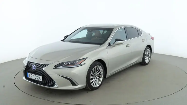 Lexus ES 2020