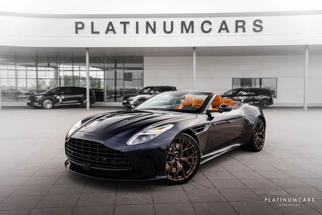 Aston Martin DB12 2024