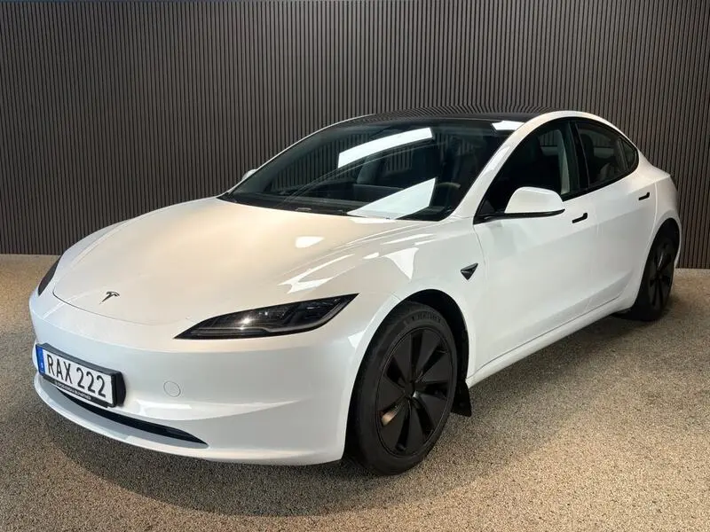 Tesla Model 3 2024
