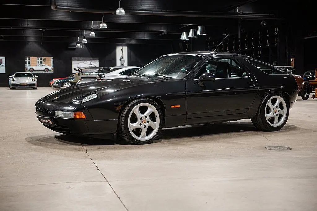 Porsche 928