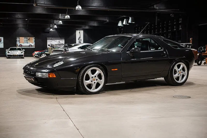 Porsche 928 