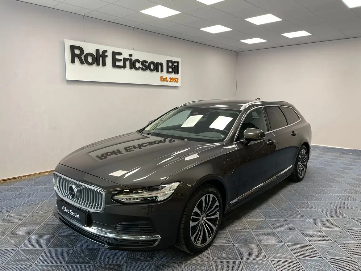Volvo V90 2025