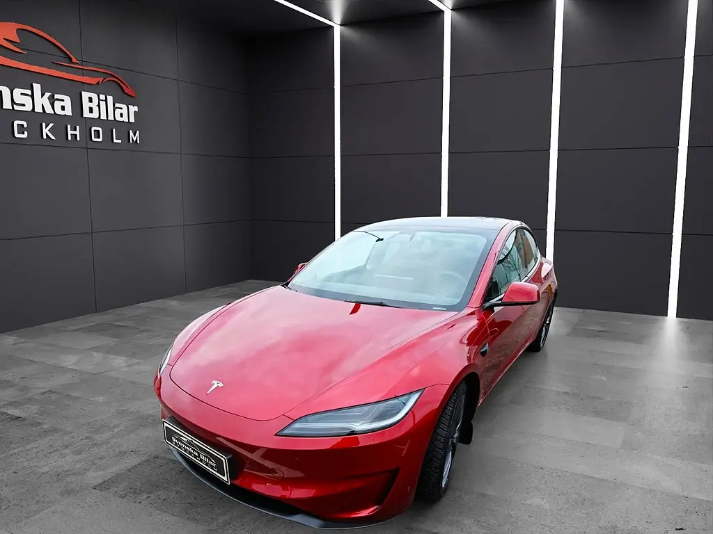 Tesla Model 3 2024