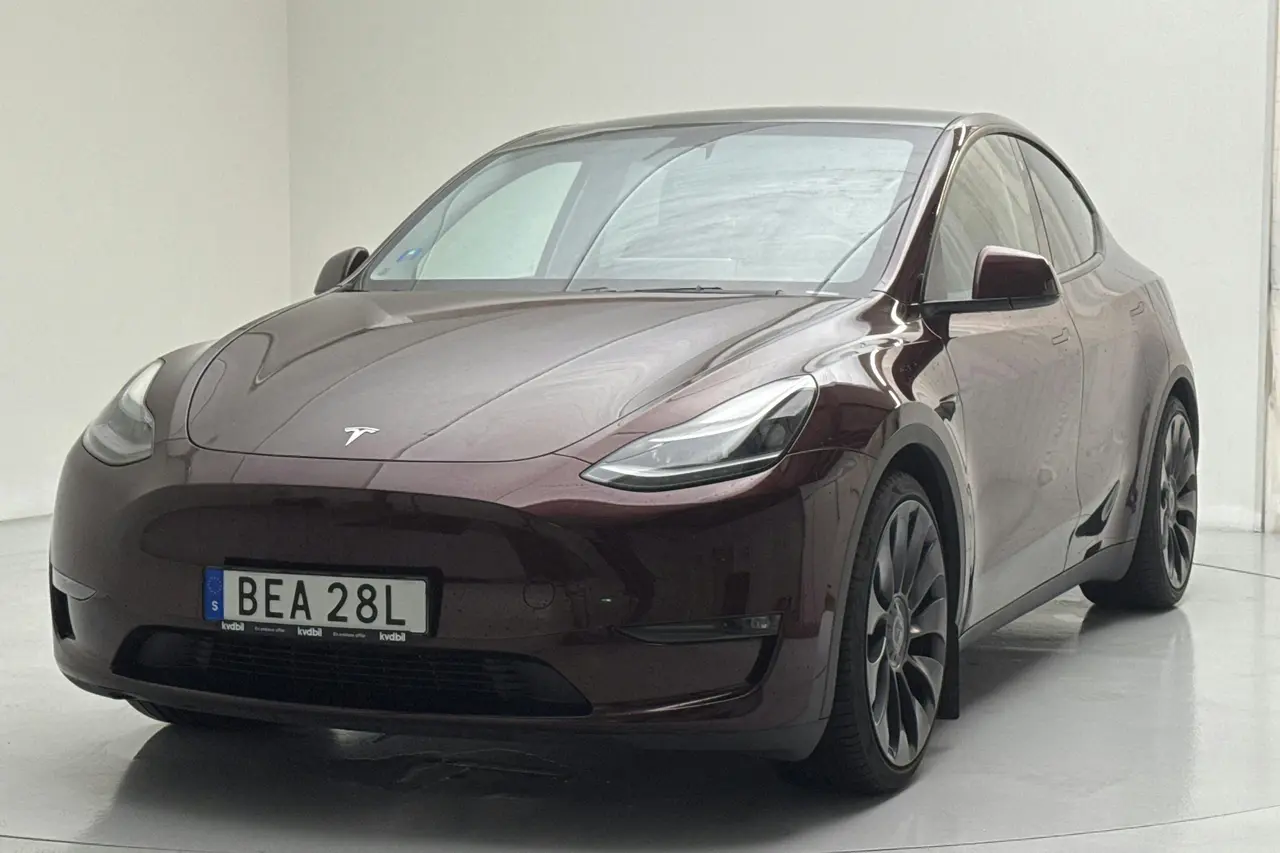 Tesla Model Y 2024