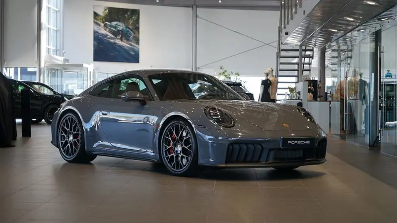 Porsche 911 2025