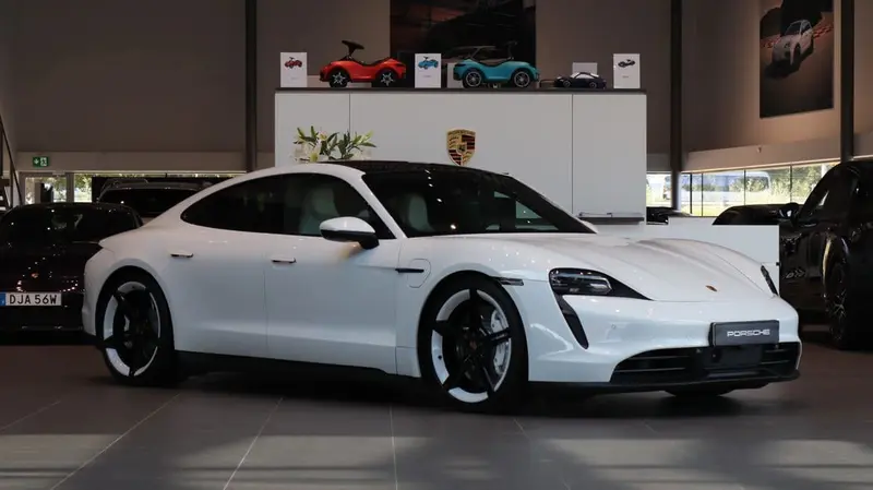 Porsche Taycan 2021