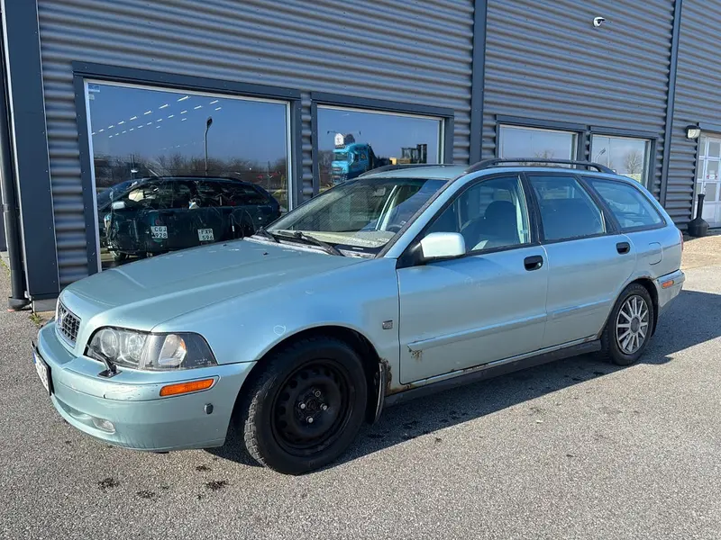 Volvo V40 2004