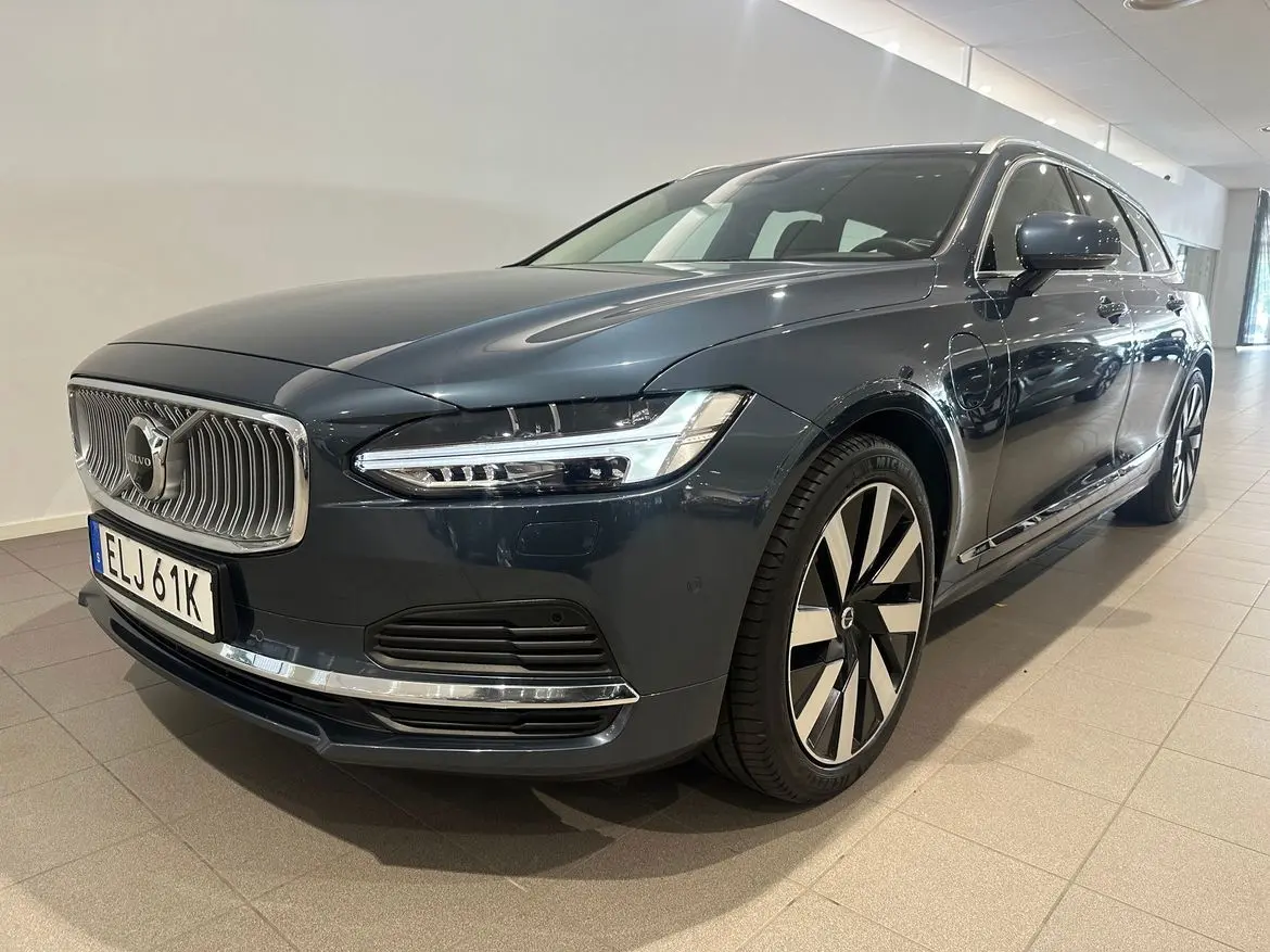 Volvo V90 2024