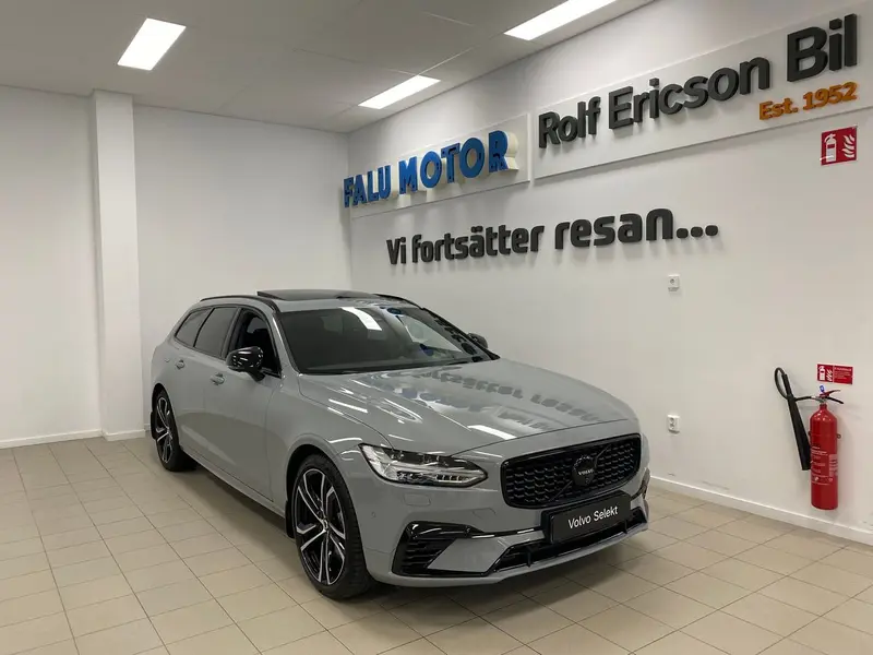 Volvo V90 2025
