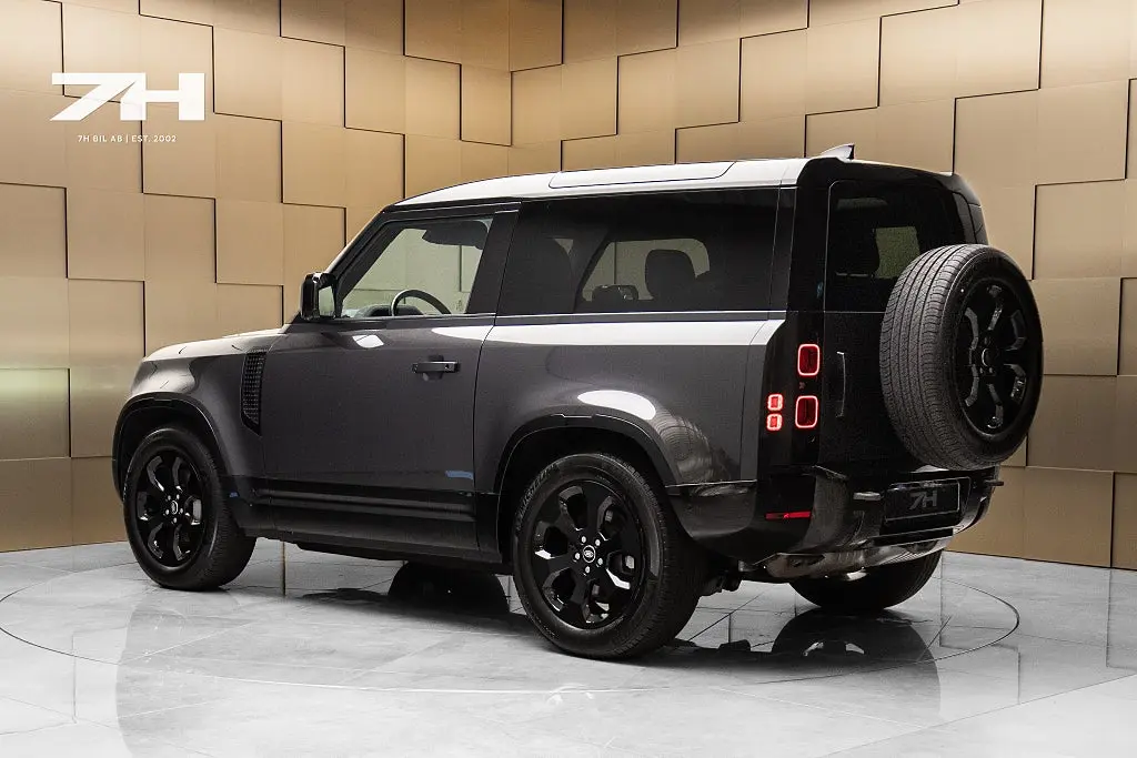 Land Rover Defender 2023